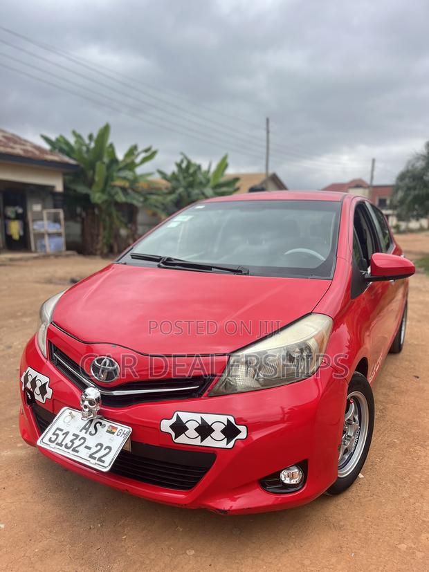 Toyota Yaris 2013 Red