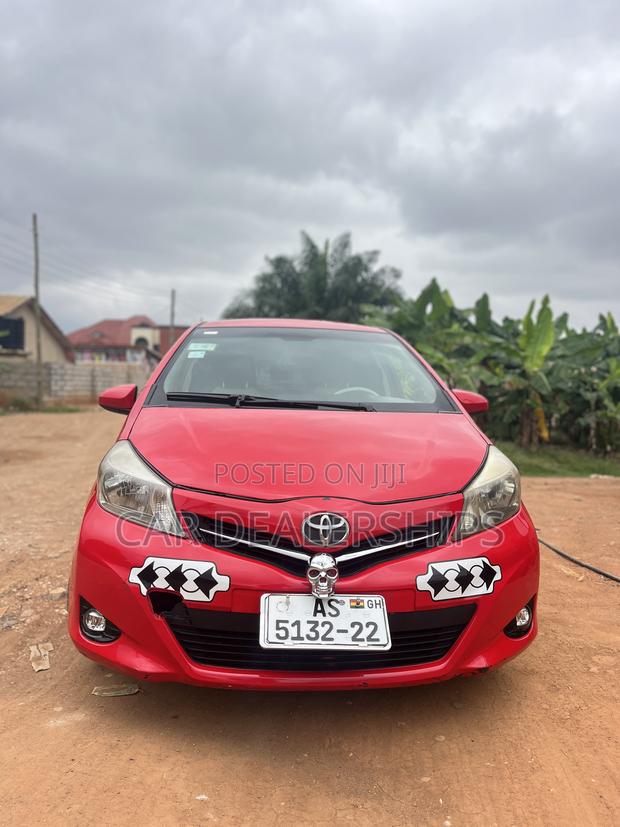Toyota Yaris 2013 Red
