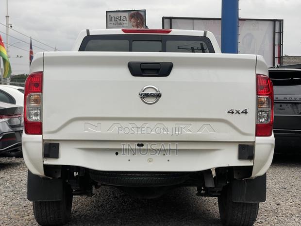 Nissan Navara 2023 White