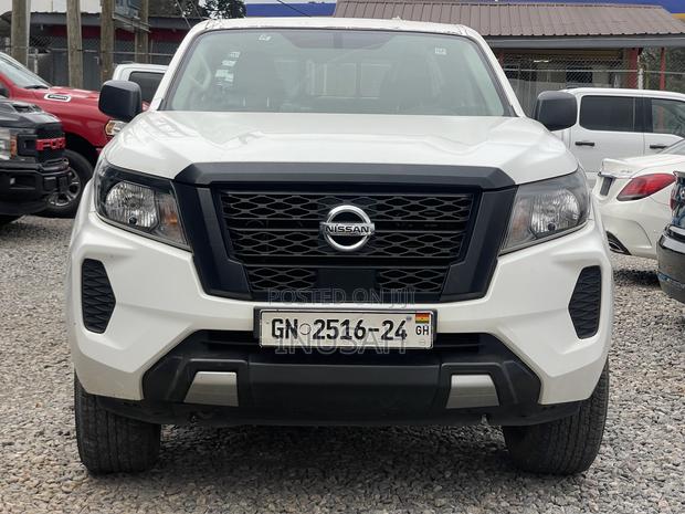 Nissan Navara 2023 White
