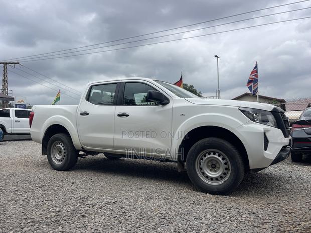 Nissan Navara 2023 White