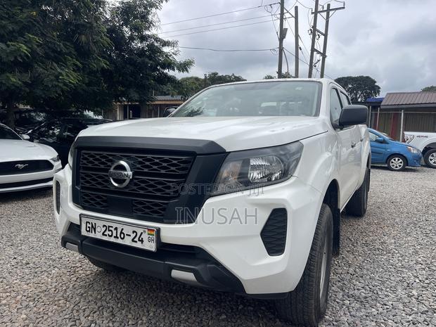 Nissan Navara 2023 White