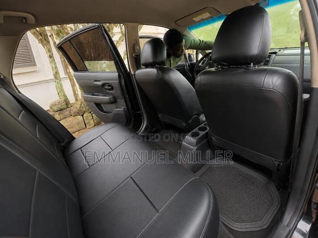 Nissan Versa 1.8 S Hatchback 2007 Black
