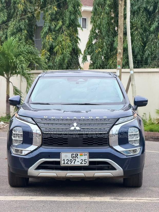 Mitsubishi Outlander SEL Launch Edition 2022 Blue