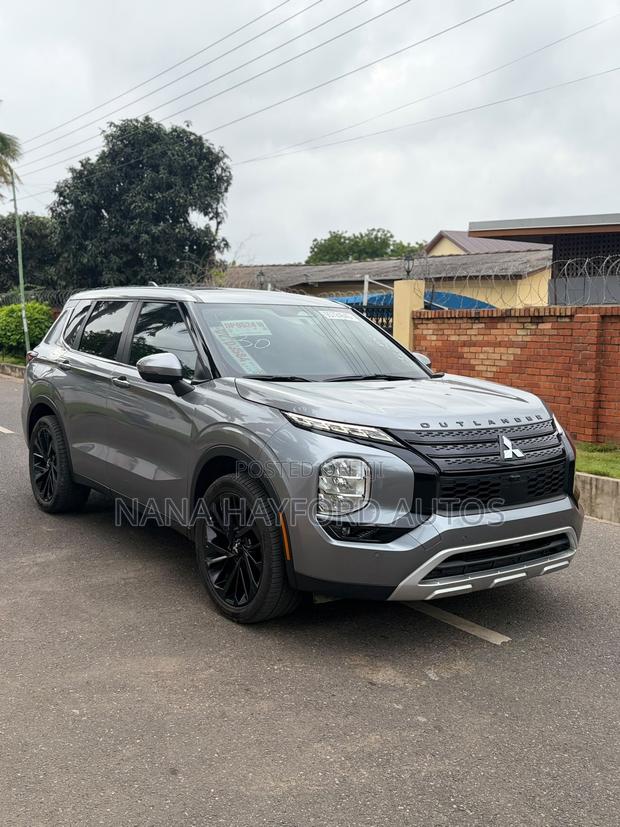 Mitsubishi Outlander 2022 Gray