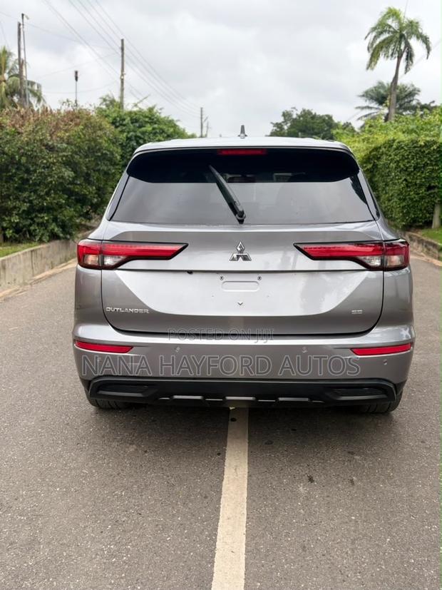 Mitsubishi Outlander 2022 Gray