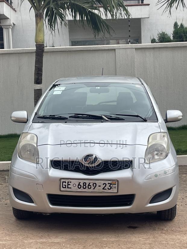 Toyota Vitz 1.3 AWD 5dr 2010 Silver