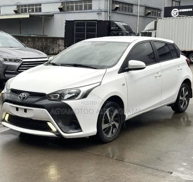 Toyota Yaris LE Hatchback 5dr 2016 White