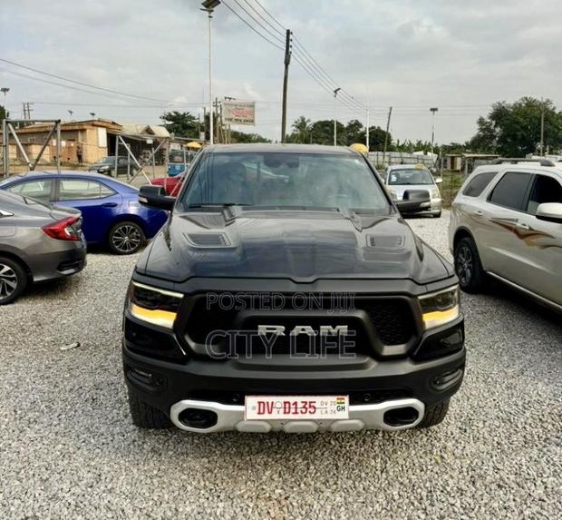RAM 1500 2022 Black