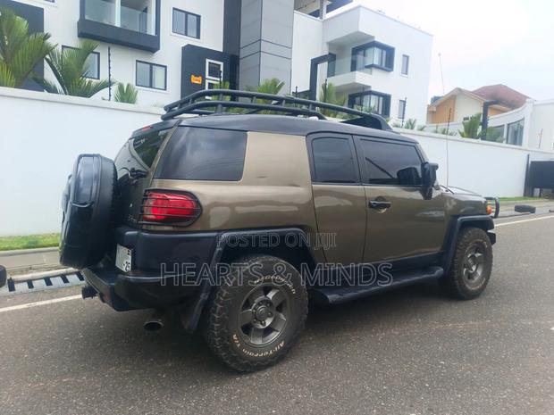 Toyota FJ Cruiser 2011 Green