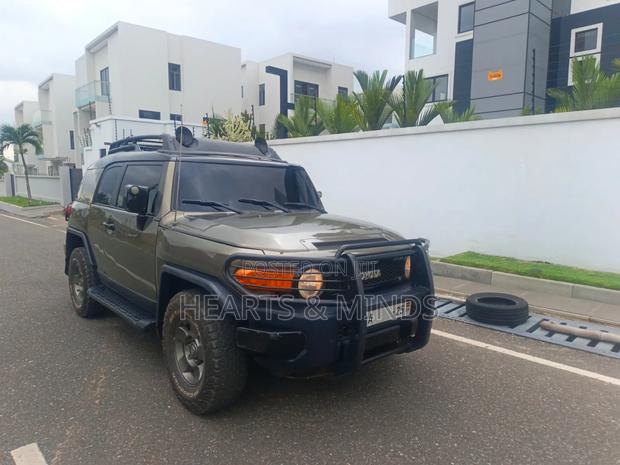 Toyota FJ Cruiser 2011 Green