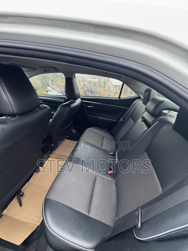 Toyota Corolla S 4dr Sedan (1.8L 4cyl CVT) 2016 White