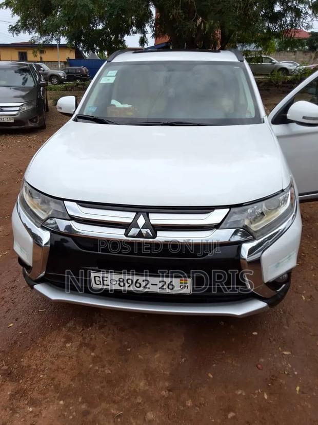 Mitsubishi Outlander 2017 White