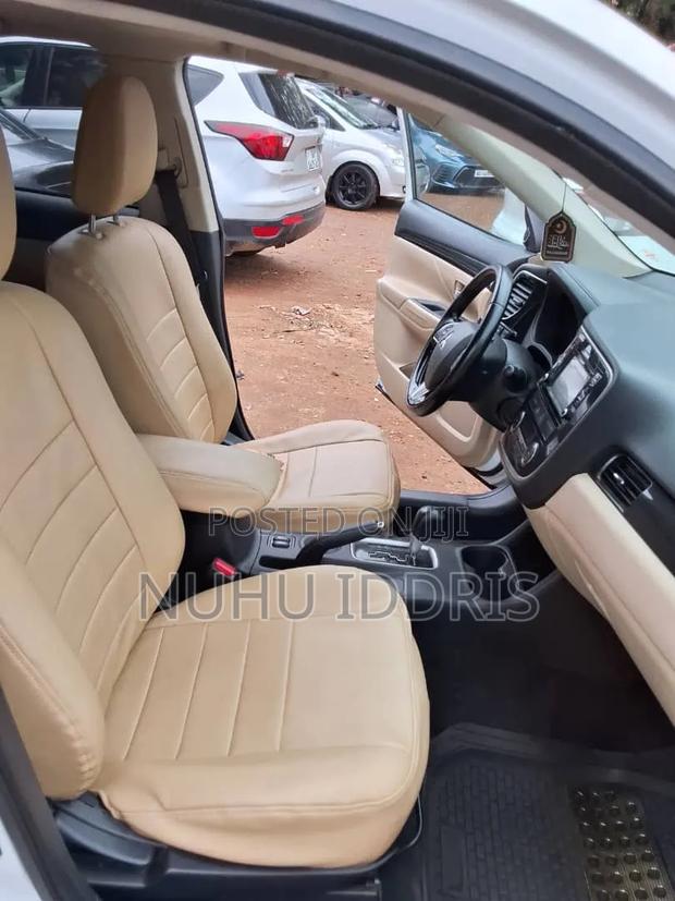 Mitsubishi Outlander 2017 White