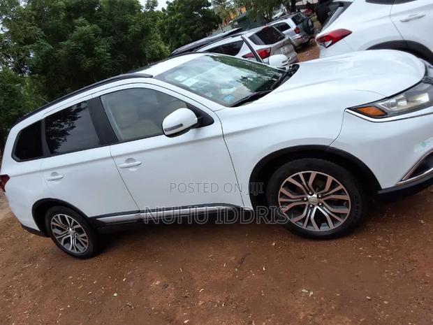Mitsubishi Outlander 2017 White