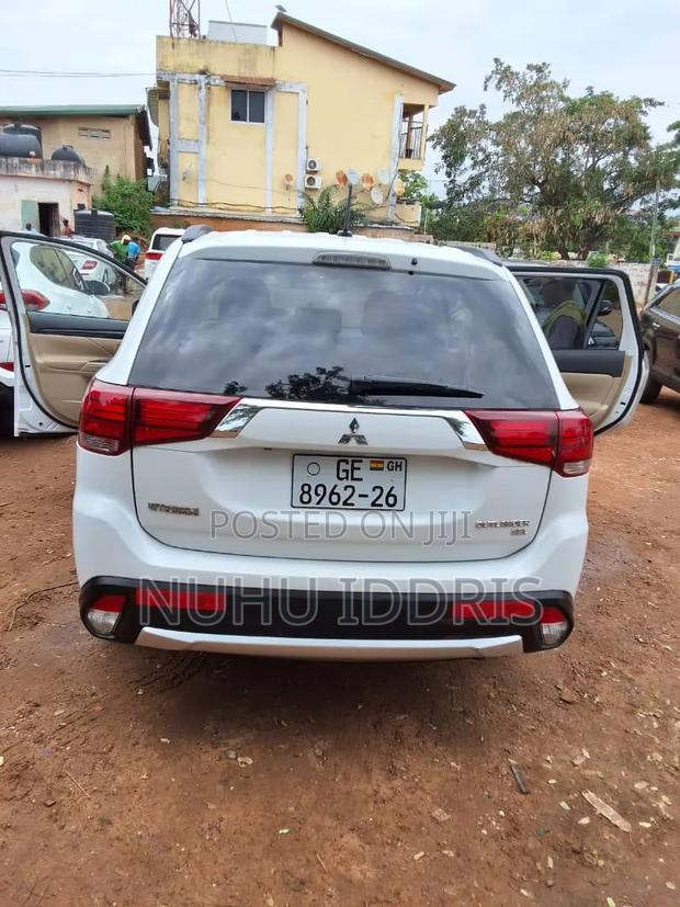 Mitsubishi Outlander 2017 White