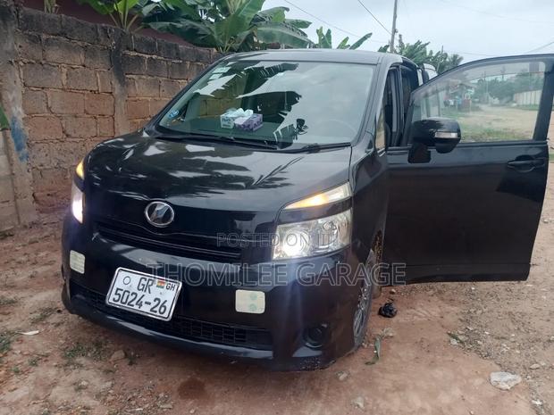 Toyota Voxy 2010 Black