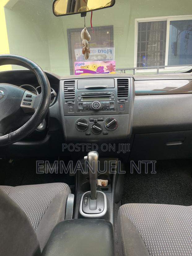 Nissan Versa 2011 Black