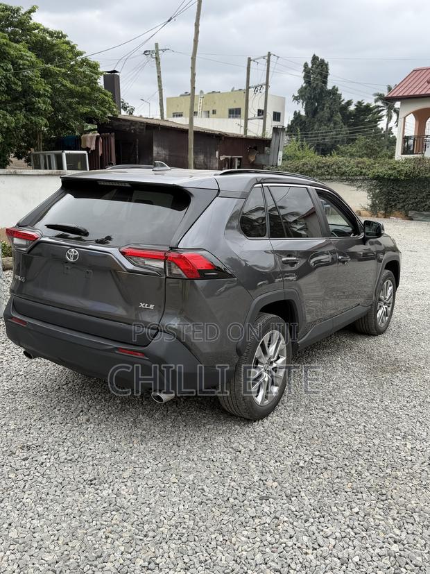 Toyota RAV4 XLE FWD 2024 Gray