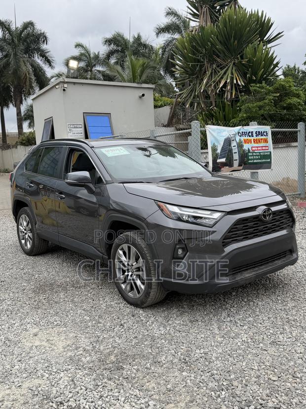 Toyota RAV4 XLE FWD 2024 Gray