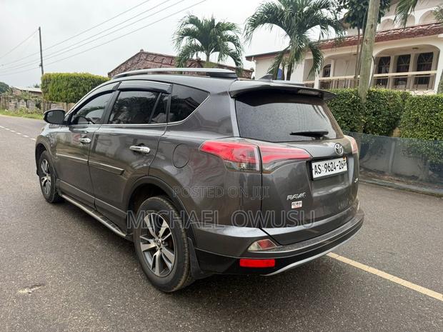 Toyota RAV4 2017 Gray