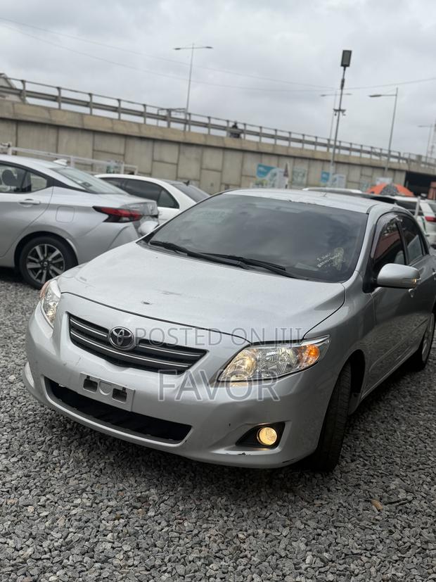 Toyota Corolla Base 4dr Sedan (1.8L 4cyl 5M) 2011 Silver