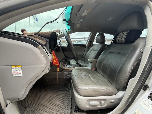 Toyota Corolla Base 4dr Sedan (1.8L 4cyl 5M) 2011 Silver