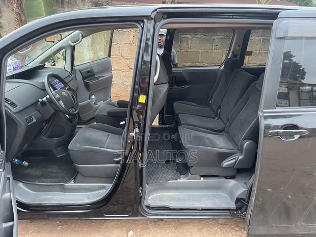 Toyota Voxy X 4WD 8-Seater 2010 Black