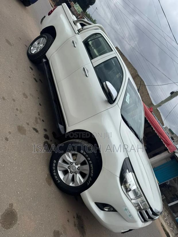 Toyota Hilux 2017 White