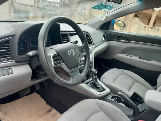 Hyundai Elantra SE Sedan FWD (2.0L 4cyl 6M) 2017 Blue