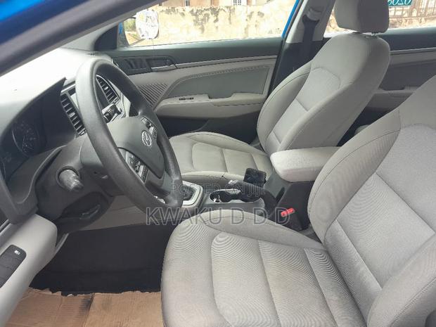 Hyundai Elantra SE Sedan FWD (2.0L 4cyl 6M) 2017 Blue