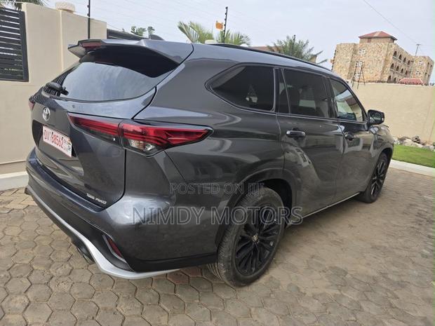 Toyota Highlander XSE AWD 2024 Gray