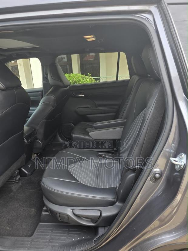 Toyota Highlander XSE AWD 2024 Gray