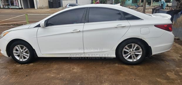 Hyundai Sonata SE 2.0T Sedan FWD (2.0L 4cyl 6A) 2012 White