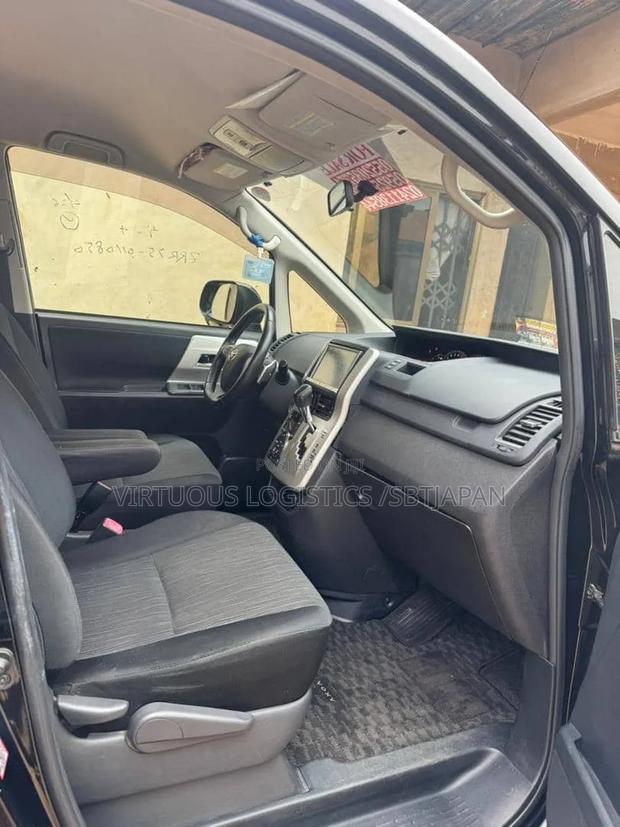 Toyota Voxy 2013 Black