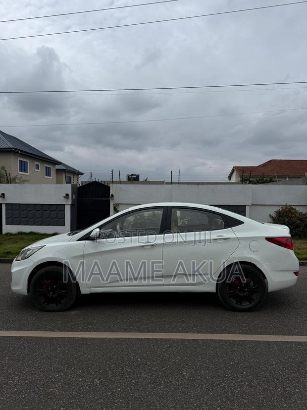 Hyundai Accent SE Sedan 2016 White