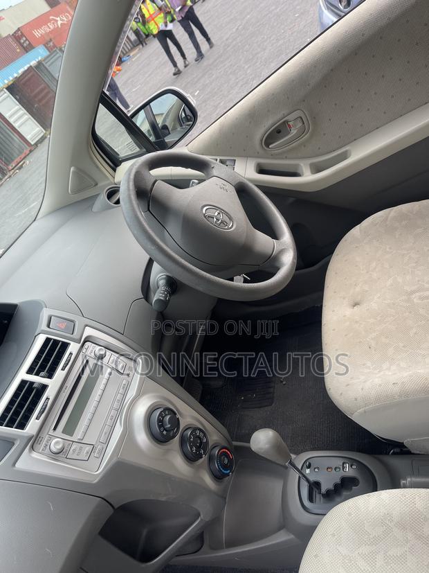 Toyota Vitz 1.0 FWD 3dr 2010 Silver