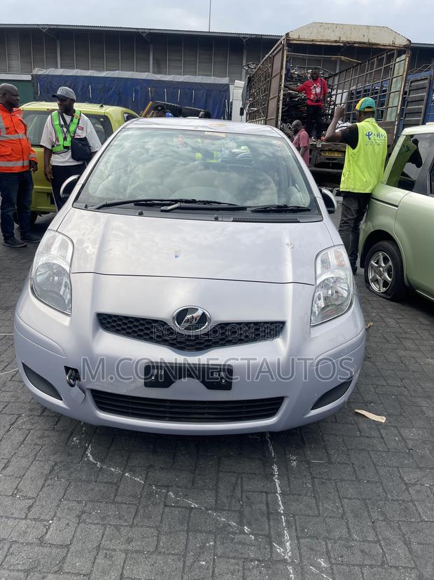 Toyota Vitz 1.0 FWD 3dr 2010 Silver