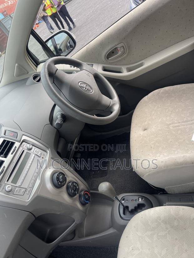 Toyota Vitz 1.0 FWD 3dr 2010 Silver