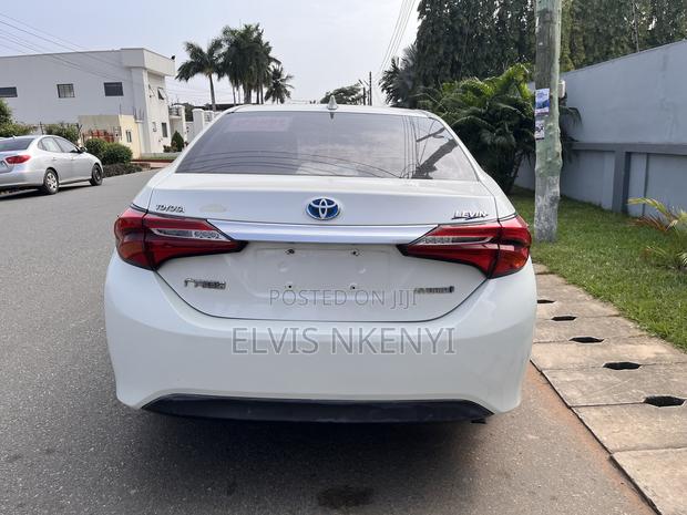 Toyota Corolla LE 2020 White