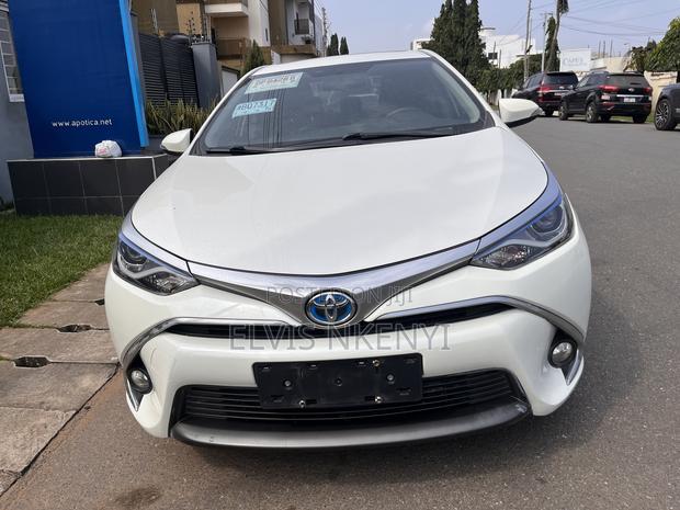 Toyota Corolla LE 2020 White