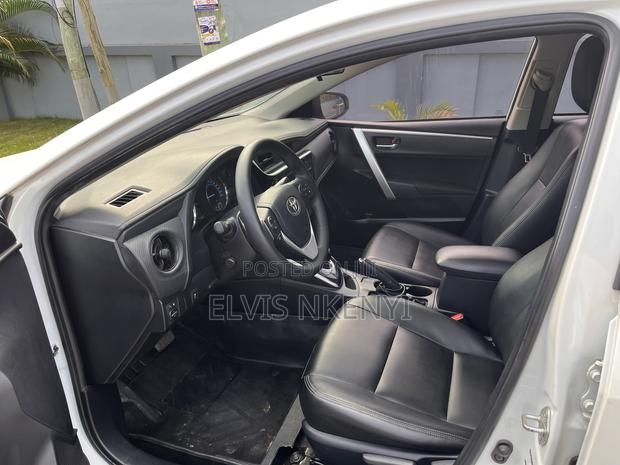 Toyota Corolla LE 2020 White