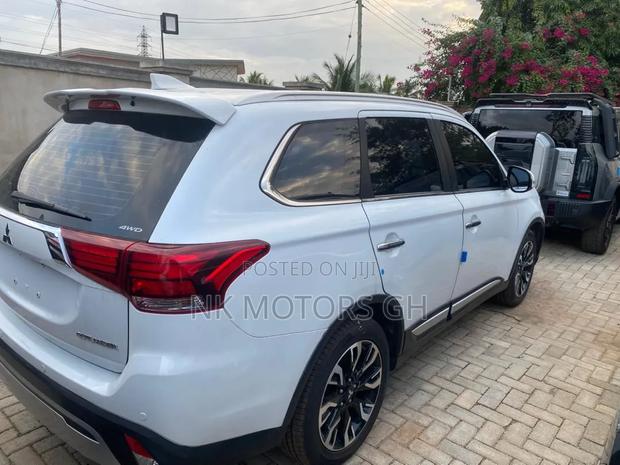 Mitsubishi Outlander SEL FWD 2019 White