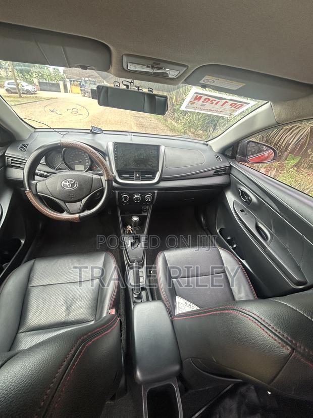 Toyota Yaris L Hatchback 5dr 2017 Red