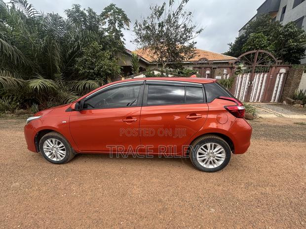Toyota Yaris L Hatchback 5dr 2017 Red