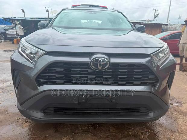 Toyota RAV4 2021 Gray