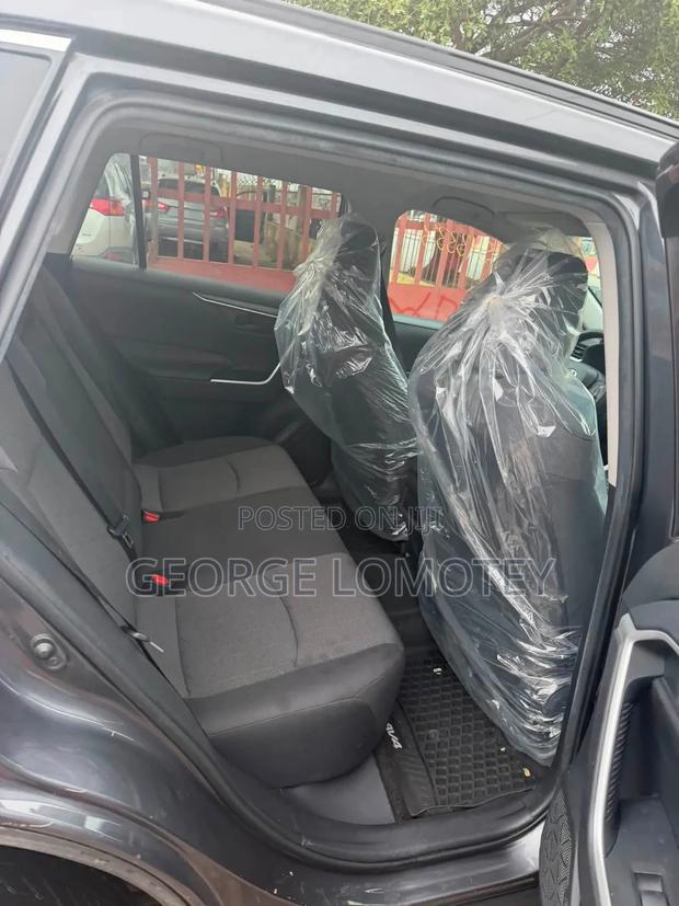 Toyota RAV4 2021 Gray