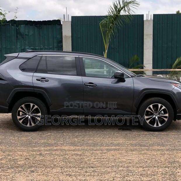 Toyota RAV4 2021 Gray