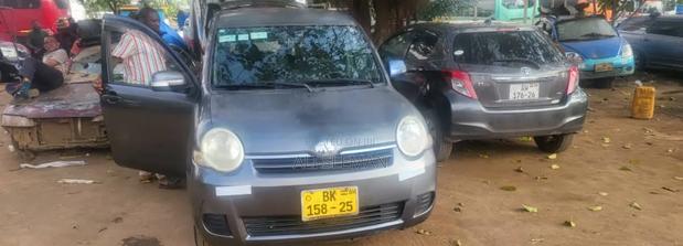Toyota Sienta 1.5 FWD 2013 Gold