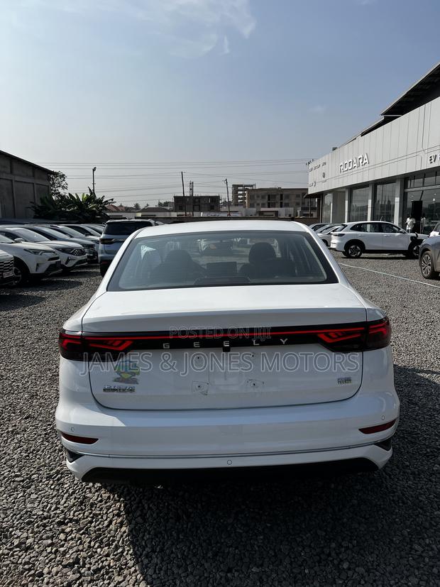 Geely Emgrand EC7 2025 White